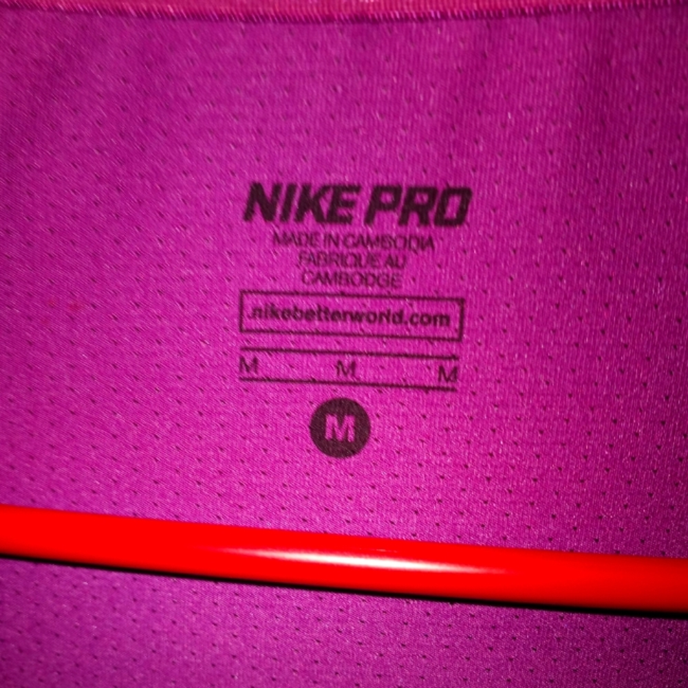 Nike Pro Medium magenta T shirt - Picture 2 of 3